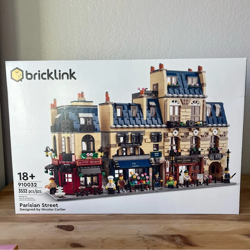 LEGO Bricklink Parisian Street 910032 Brand New Sealed Retired Set